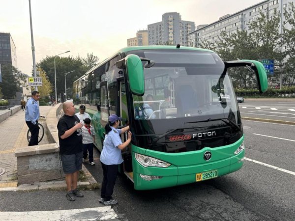 亿赢配资网 代送服务不靠谱，孩子如何安全上下学？家长期盼通学公交增线路