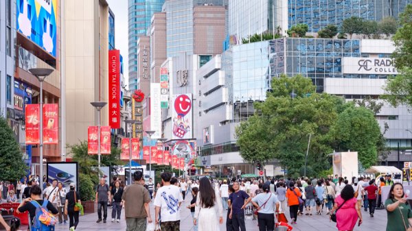 股巢配资 14根金条成为南京路流量“变现”密码，整体商圈销售额提升逾23%
